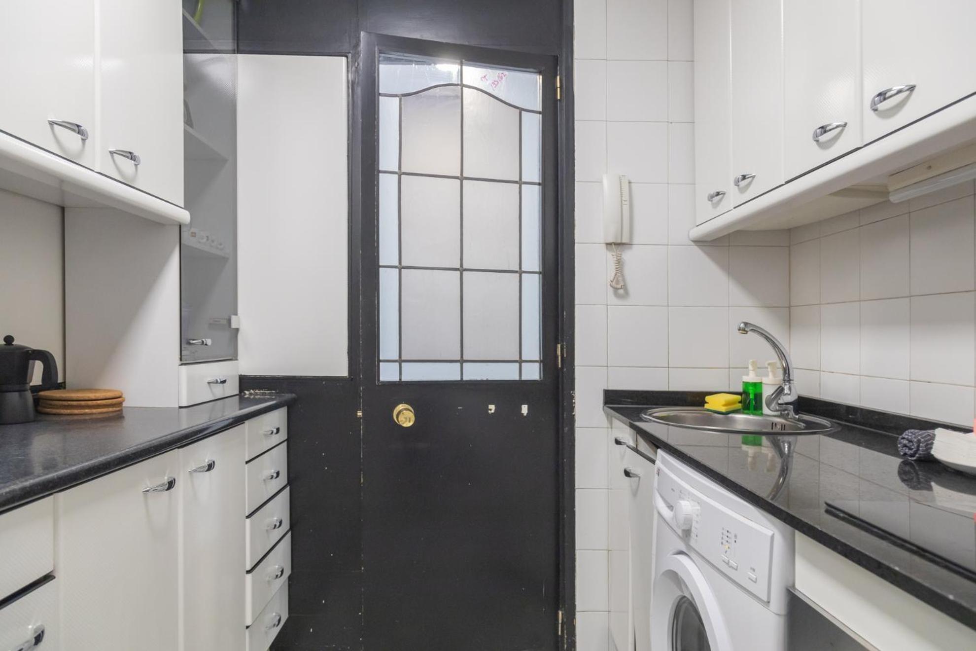Exclusivo Maria De Molina Temporal Appartement Madrid Buitenkant foto